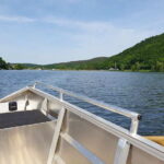 Vereinsboot mit Blick auf den See