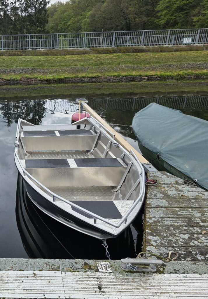 Vereinsboot 4 an Anlegeplatz 17